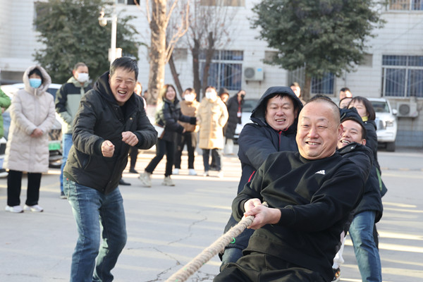 凝繩聚力齊奮進 力拔山河展英姿——公司拔河比賽圓滿結束